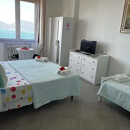 Alojamento de Acomodação e Pequeno-almoço Bellavista Lerici